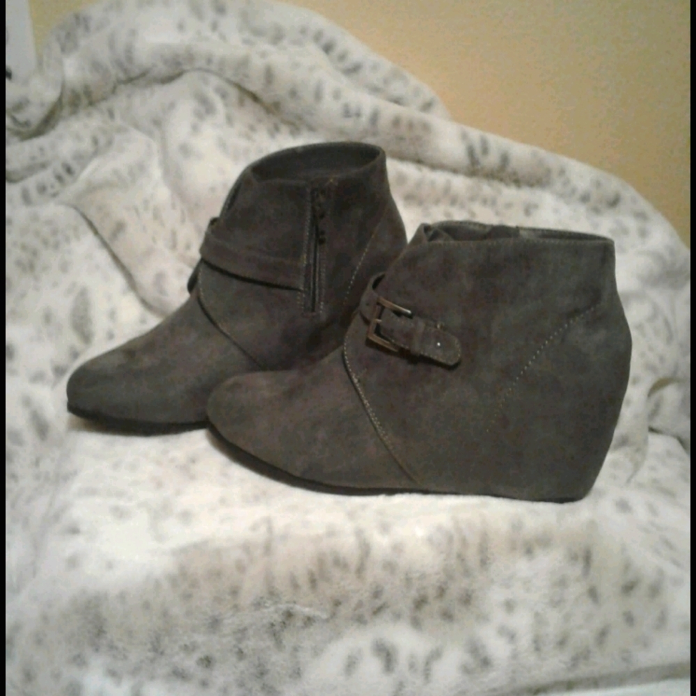 Charcoal boot